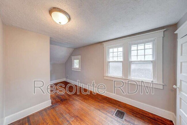 Building Photo - 110 N Riley Ave