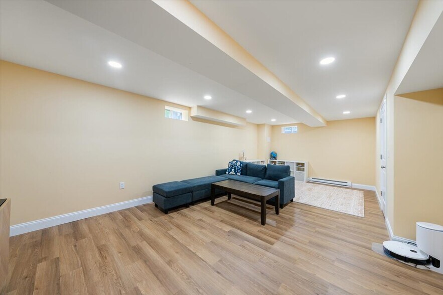 Building Photo - 5 Bayberry Ln
