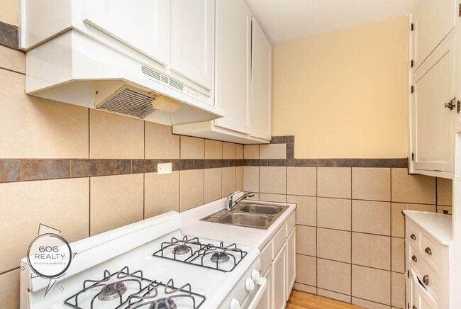 Building Photo - move-in fees WAIVED for leases beginning 6/1!