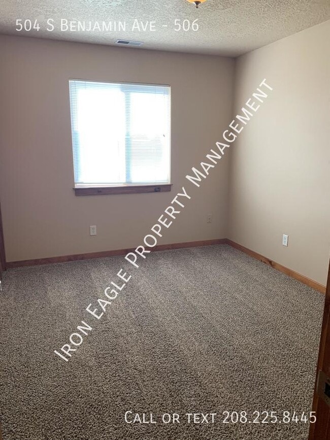 Building Photo - 504 S Benjamin Ave