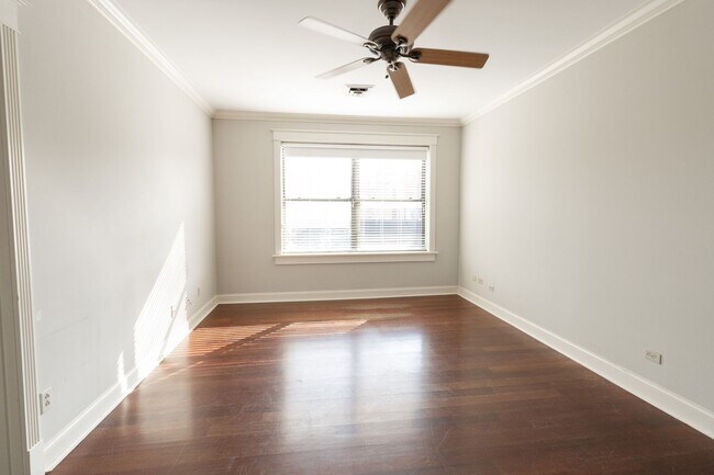 Building Photo - Upscale Luxury Downtown Apartment