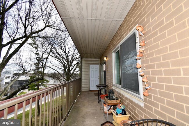 Building Photo - 10320 Westlake Dr