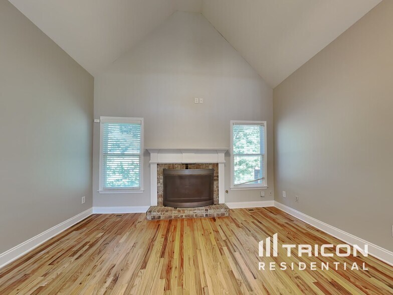 Building Photo - 2205 Washington Dr