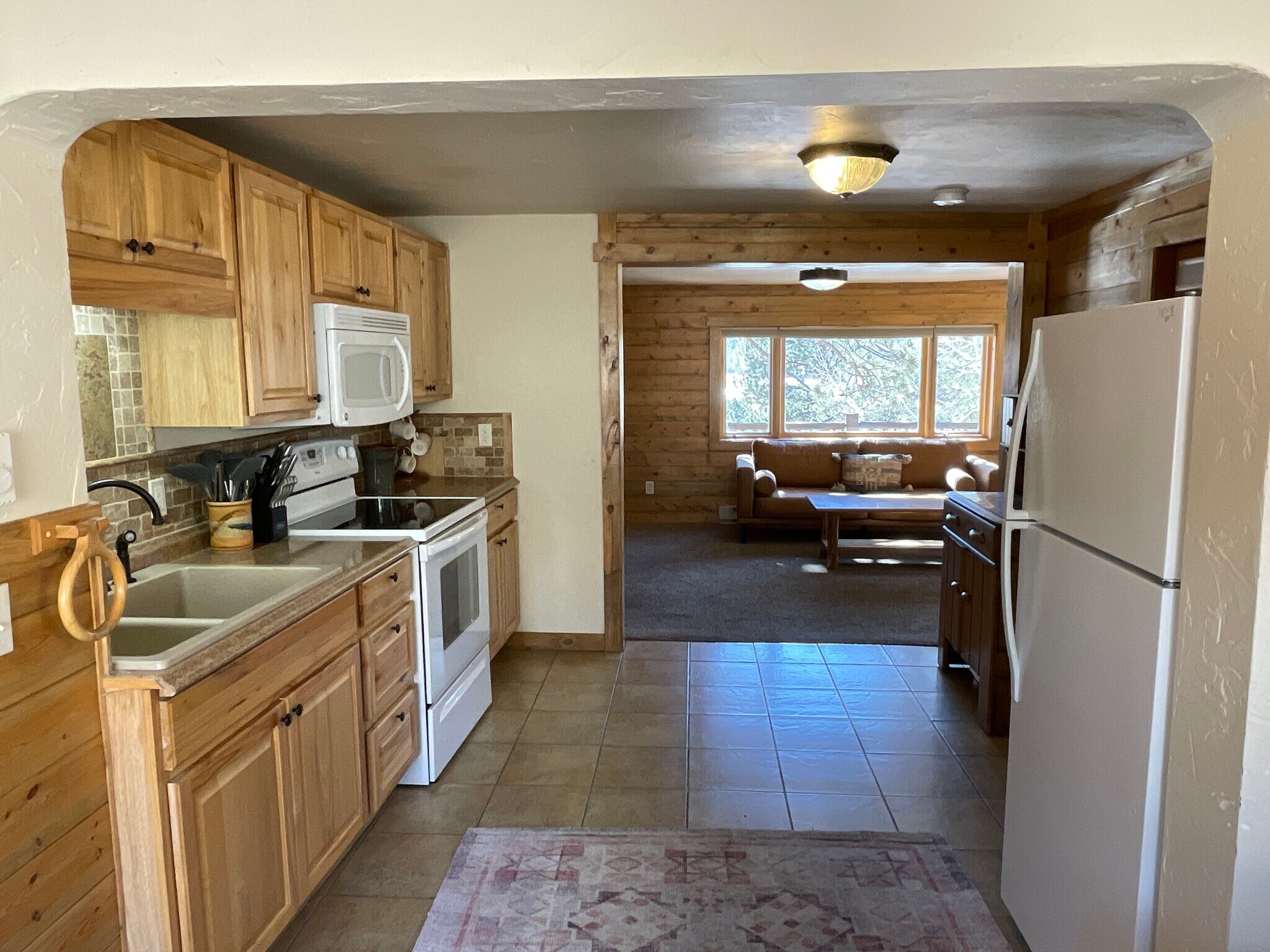 Kitchen - 3501 Devils Gulch Rd