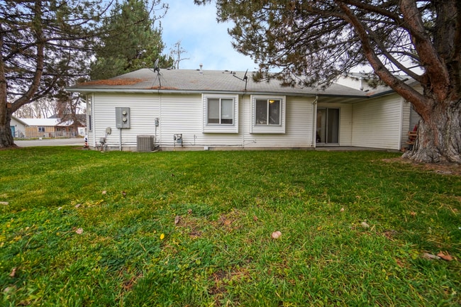 Building Photo - 79 E 2nd St N