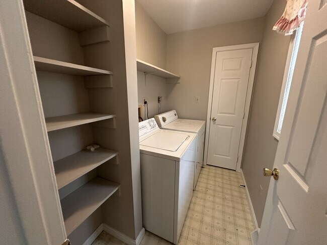 Building Photo - 1346 Nadenbousch Ln