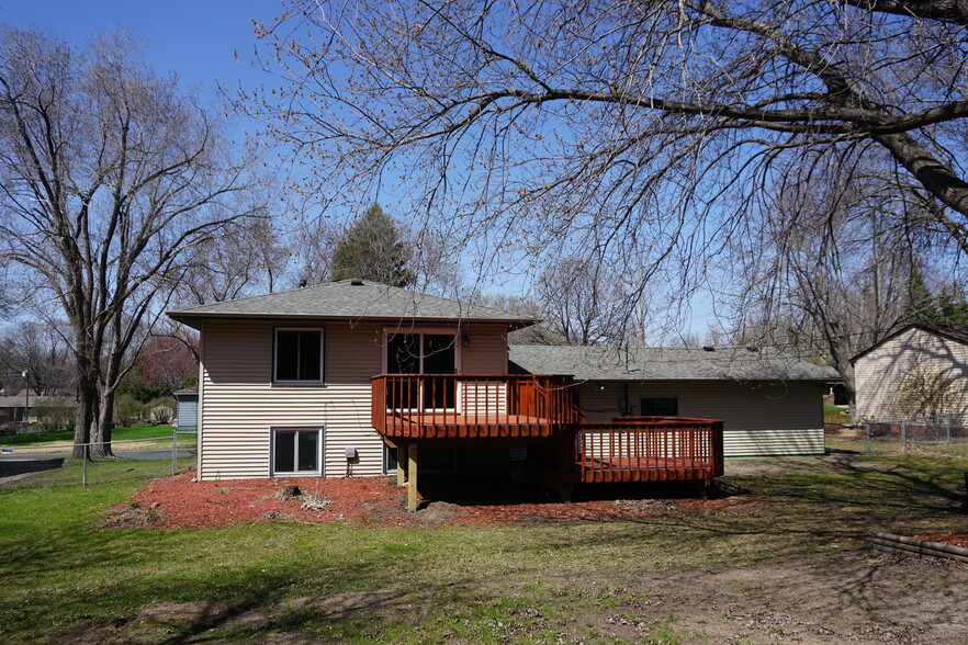 Two Level Deck - 1870 Jade Ln