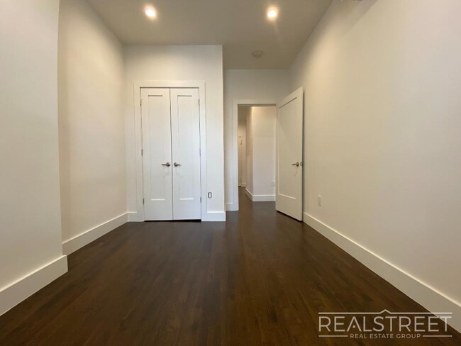 Building Photo - Stunning FLOOR THRU in Ridgewood Townhouse...