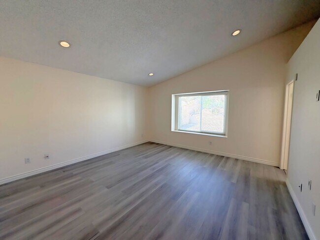 Building Photo - Beautiful Home in a Cul-de sac