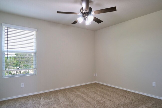 Building Photo - Hunters Ranch Beauty! 3 Bedroom 2 1/2 Bath Townhome