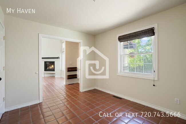 Building Photo - 1620 S Quebec Way