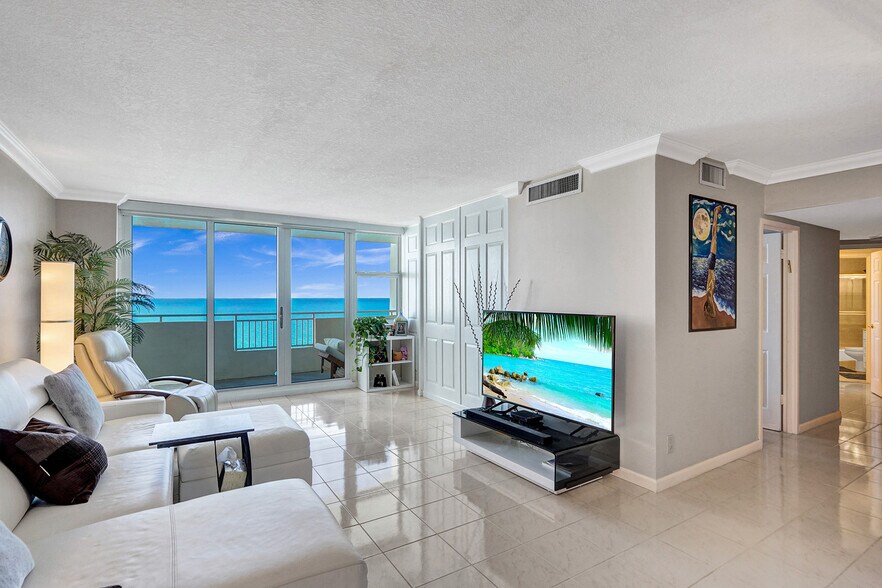 Building Photo - 3180 S Ocean Dr