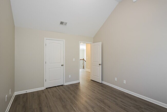 Building Photo - 3141 Oakmont Dr