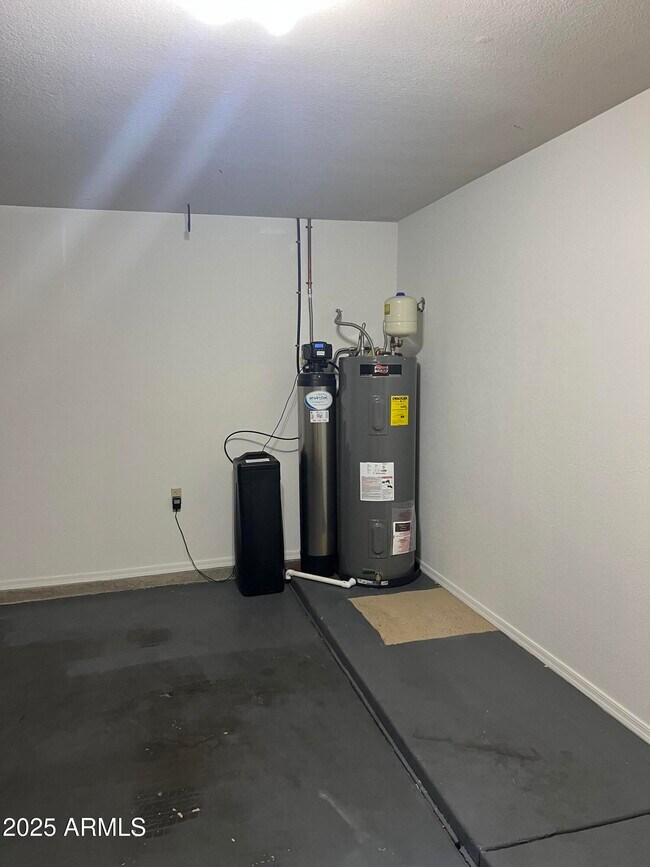 Building Photo - 16646 N 59th Pl