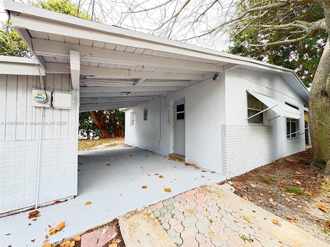 Building Photo - 3810 SW 55th Ave