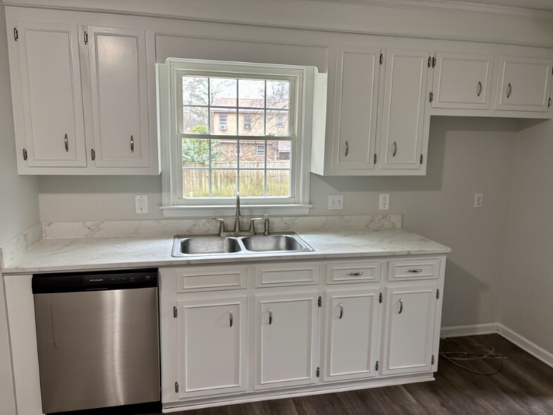 Building Photo - 532 Kenton Dr