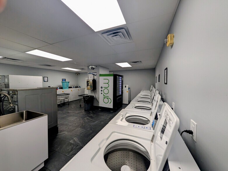 Building Photo - 1324 Locust St