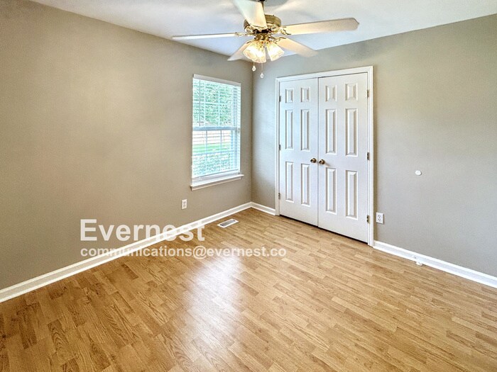 Building Photo - 902 Wildrose Ct