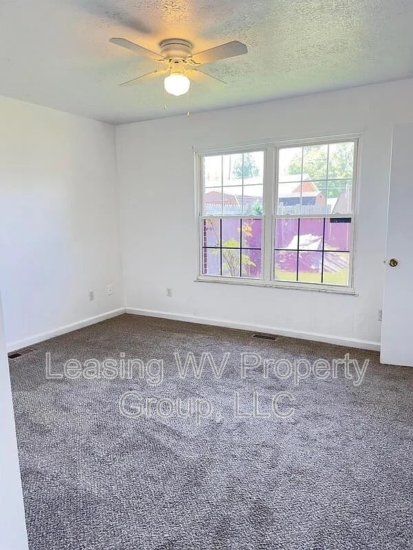 Building Photo - 3305 Carpenter Avenue