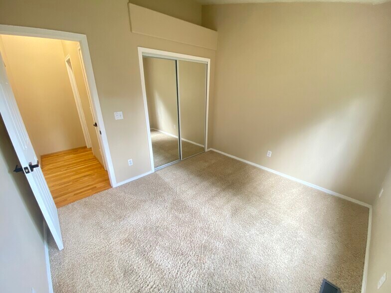 Building Photo - 1223 Gumwood Dr