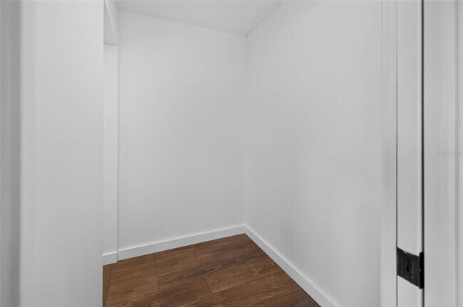 Building Photo - 1300 Pleasant Way S