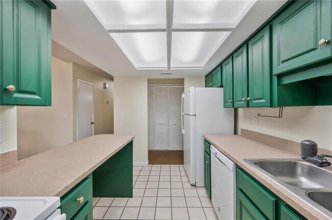 Building Photo - 4231 Oak Loop