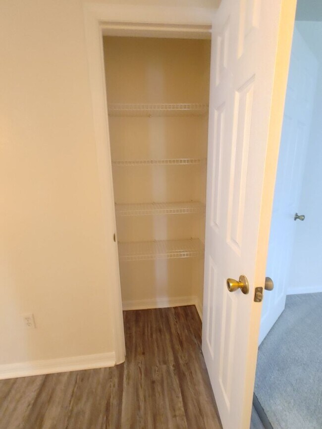 Building Photo - * PRICE DROP * 2/2 House with Garage in Pa...