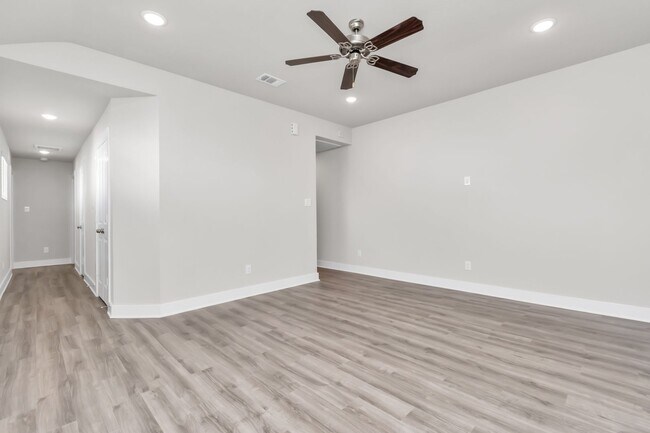 Building Photo - 21019 Bay Vlg Dr
