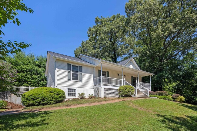 Primary Photo - Great Home in Haw Creek!