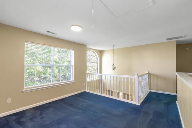 Building Photo - 65 Oak Manor Dr