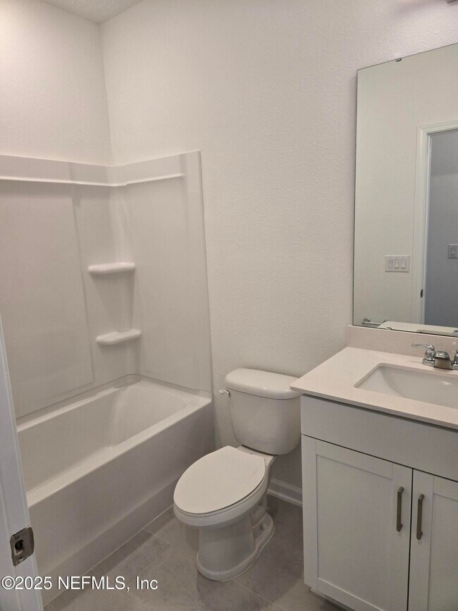 Building Photo - 207 Brandon Lks Dr