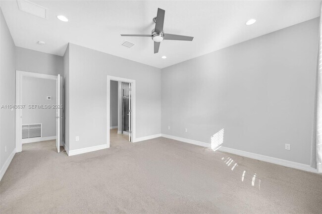 Building Photo - 964 Banyan Dr