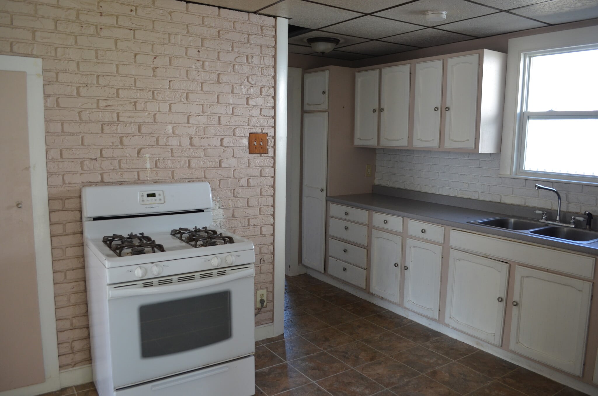 Building Photo - 10 Harborview Ave