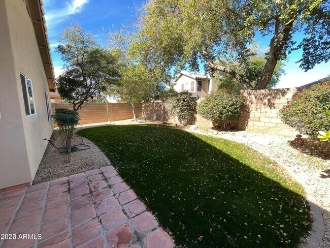 Building Photo - 4034 E Chaparosa Way