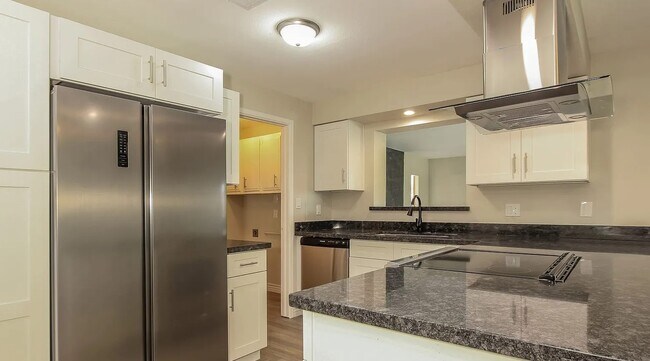 Building Photo - 4112 W Gardenia Dr