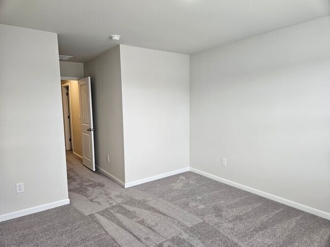 Building Photo - Taylor Hill