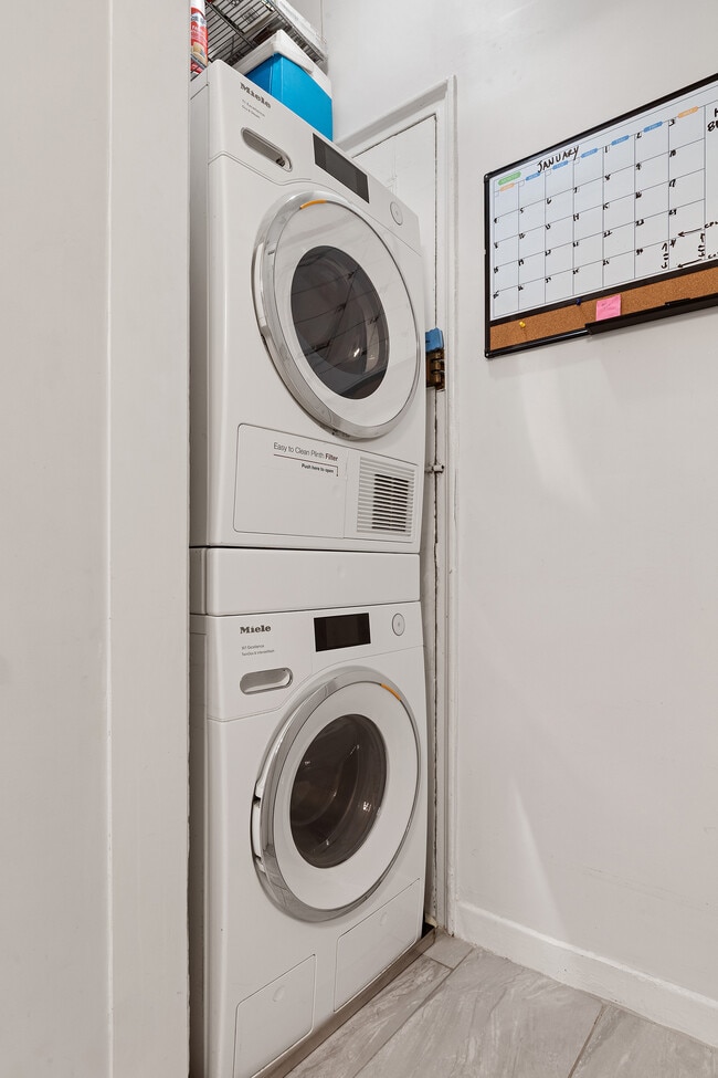 Building Photo - 522 West End Ave