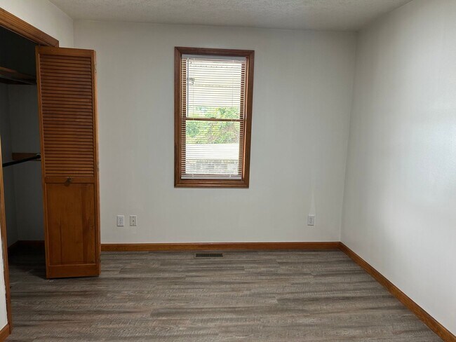Building Photo - 2 Bedroom, 1 Bath One Level Blountville