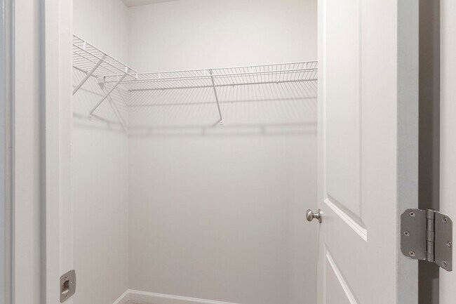 Building Photo - Gorgeous 4/3 w/ 2-Car Garage in New Hawthorne Station Subdivision in College Park!