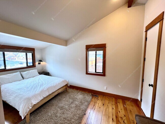 Building Photo - *Unfurnished* Charming, updated and walkable west side 3 BR + den/office