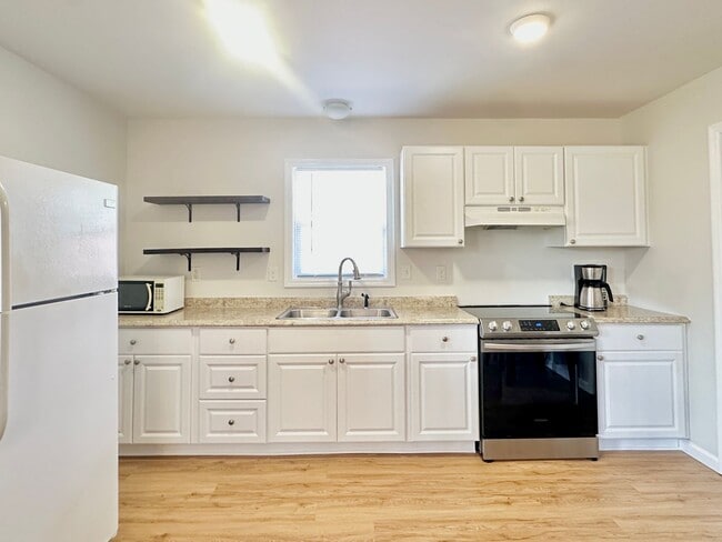 Building Photo - Fully Furnished Studio just off Highway 58