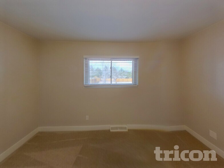 Building Photo - 3514 E La Salle St