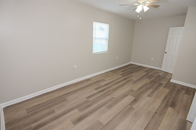 Building Photo - 5923 Bernice St