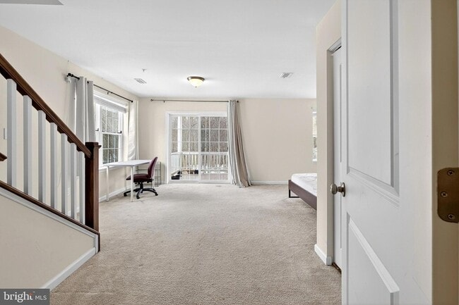 Building Photo - 48 Munro Rd