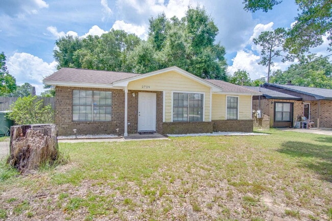 Building Photo - Private Cul-de-Sac Living — 3BR Home Featuring Open Layout, Wooded Backyard Views & Stylish Updat...