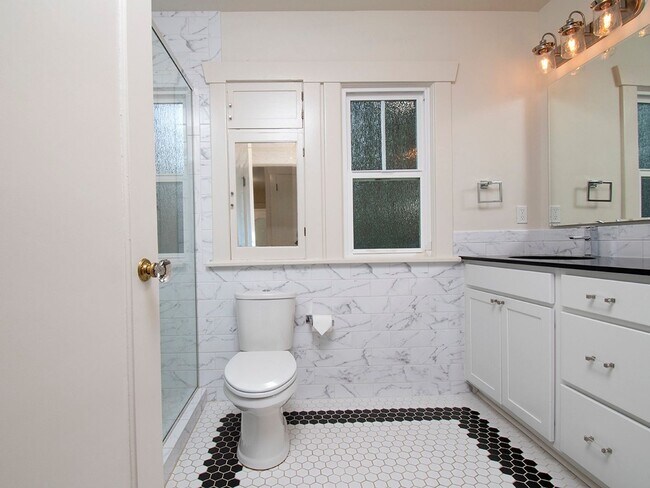 Building Photo - 1719 N 128th St