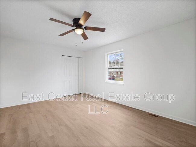 Building Photo - 45 Bruce Dr