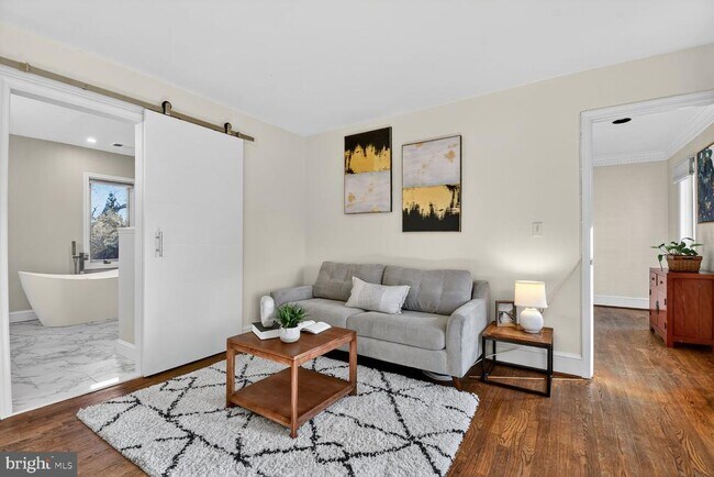 Building Photo - 3227 Ellicott St NW