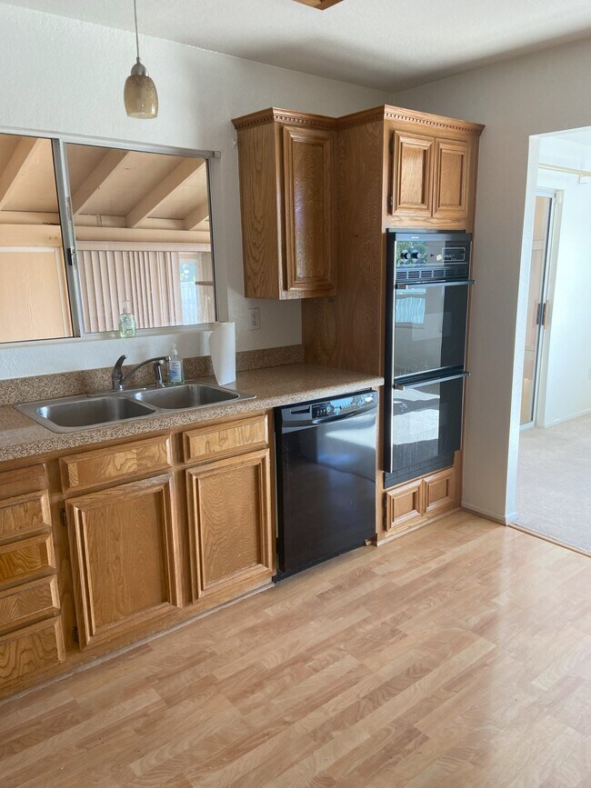 Building Photo - 1186 Via Santa Paulo