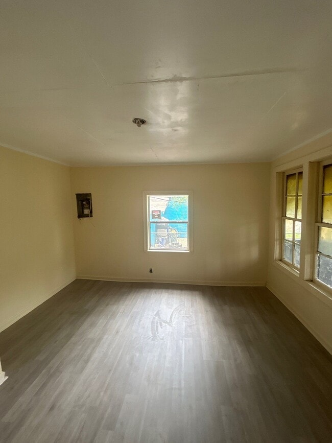 Building Photo - 825 Powell Rhodes Dr